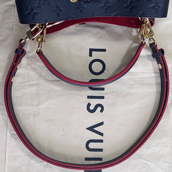 Louis Vuitton
NeoNoe Handbag Monogram Empreinte Leather MM - Picture 12 of 16